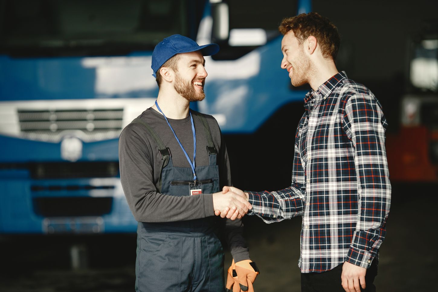 Cómo crear una sociedad de transporte en España. Requisitos legales y administrativos